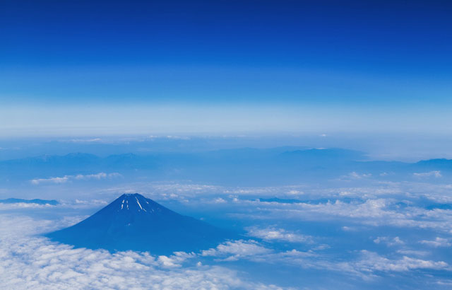 上空からの富士山の写真